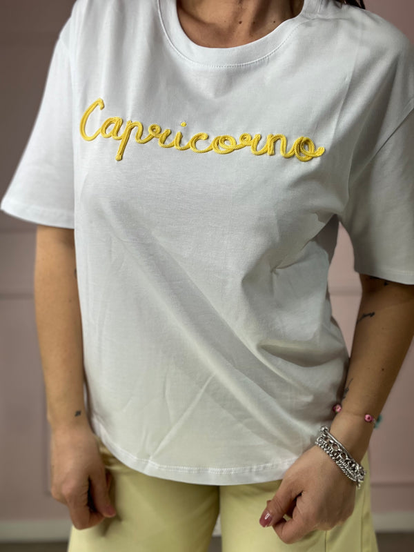 T shirt nata sotto il segno…