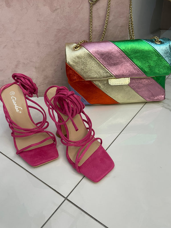 Sandali con lacci intrecciati